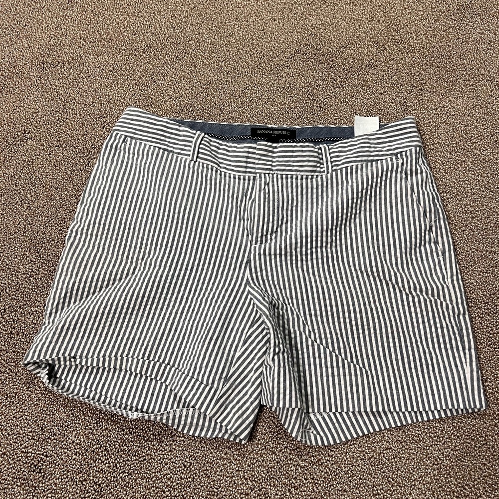 Banana Republic White and Gray Bermuda Shorts Tailored Lightweight Design